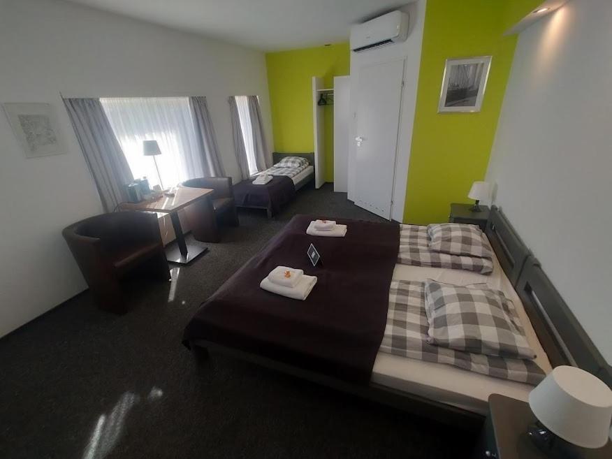 Rj Hotel Pabianice Bagian luar foto