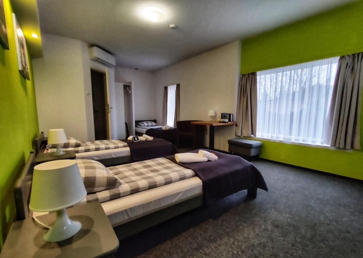 Rj Hotel Pabianice Bagian luar foto